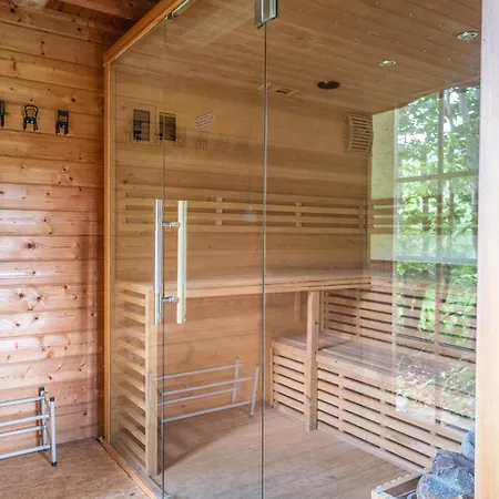 Ardennes Family Lodge, Family House 13 Guests With Garden & Sauna 度假居 力宾